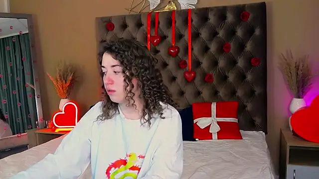 LeonnaJones online show from 02-15-25, 06:33