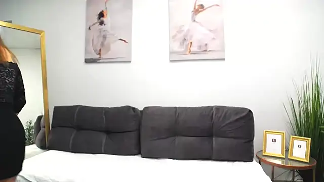 LeonnaJones online show from 01-31-25, 01:02