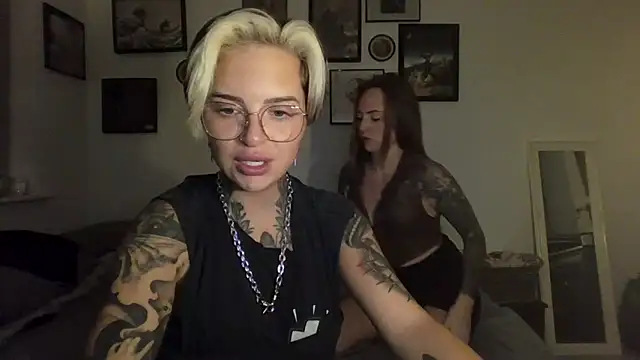 Snapshot of Alexandersonxo chatting on 10-10-25, 08:53 Alexandersonxo online show from 10-10-25, 08:53