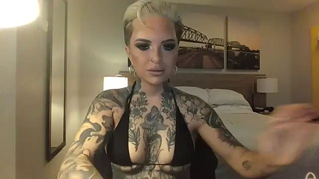 Snapshot of Alexandersonxo chatting on 09-19-25, 01:48 Alexandersonxo online show from 09-19-25, 01:48