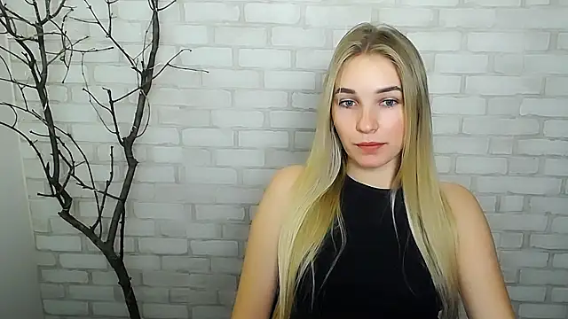 Snapshot of Queen_ofLove chatting on 12-18-24, 11:40 Queen ofLove online show from 12-18-24, 11:40