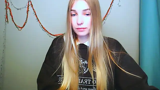 Queen ofLove online show from 12-14-25, 02:44