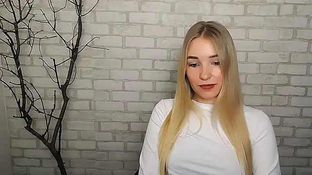 Snapshot of Queen_ofLove chatting on 12-21-24, 10:39 Queen ofLove online show from 12-21-24, 10:39