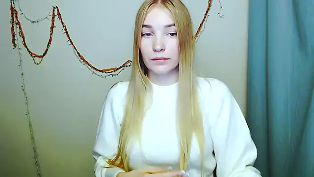 Queen ofLove online show from 12-18-25, 09:07