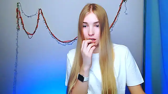 Queen ofLove online show from 12-19-25, 03:03