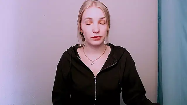 Queen ofLove online show from 03-05-26, 01:30