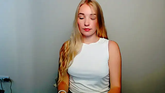 Snapshot of Queen_ofLove chatting on 10-10-25, 01:23 Queen ofLove online show from 10-10-25, 01:23