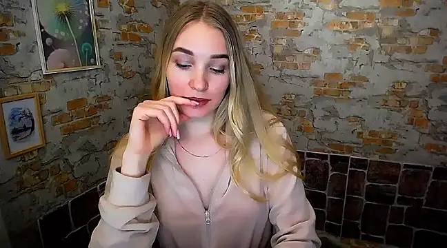 Snapshot of Queen_ofLove chatting on 02-19-25, 04:55 Queen ofLove online show from 02-19-25, 04:55
