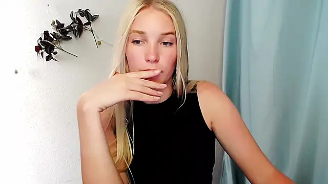 Queen ofLove online show from 06-11-26, 02:25