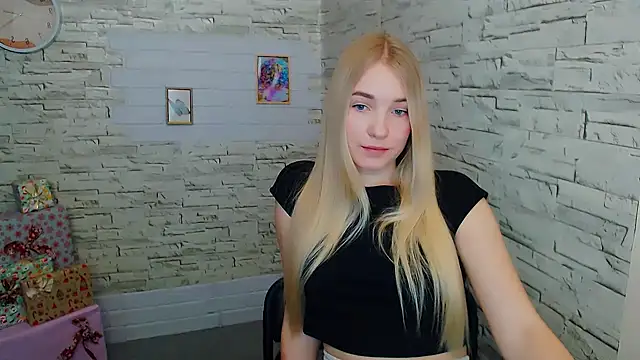 Snapshot of Queen_ofLove chatting on 01-12-25, 12:23 Queen ofLove online show from 01-12-25, 12:23