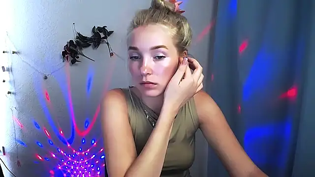 Queen ofLove online show from 05-22-26, 11:19