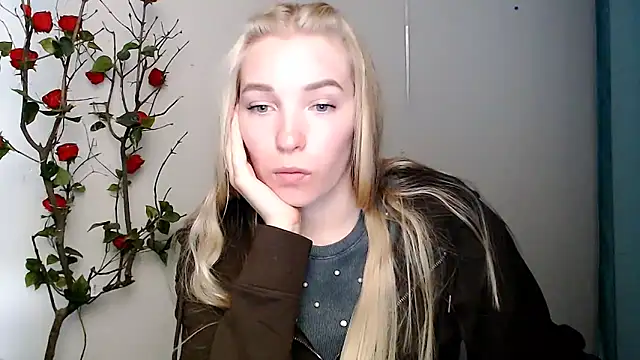 Queen ofLove online show from 04-08-26, 01:56