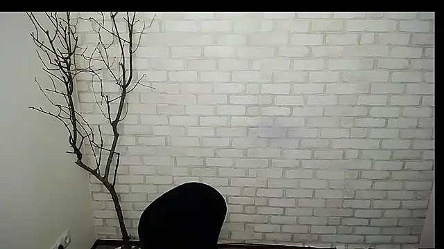 Snapshot of Queen_ofLove chatting on 02-14-25, 10:06 Queen ofLove online show from 02-14-25, 10:06