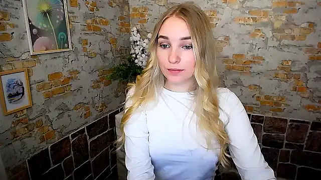 Snapshot of Queen_ofLove chatting on 02-18-25, 05:09 Queen ofLove online show from 02-18-25, 05:09