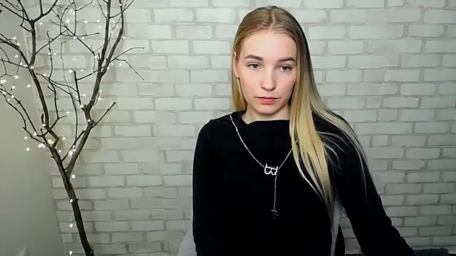 Snapshot of Queen_ofLove chatting on 03-12-25, 02:34 Queen ofLove online show from 03-12-25, 02:34