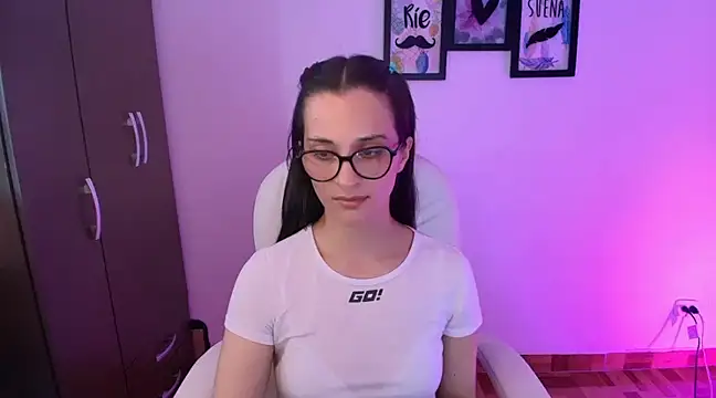 Snapshot of mariaan_m_ chatting on 03-06-25, 10:58 mariaan m online show from 03-06-25, 10:58