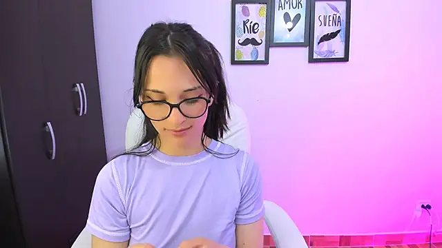 Snapshot of mariaan_m_ chatting on 02-15-25, 01:42 mariaan m online show from 02-15-25, 01:42