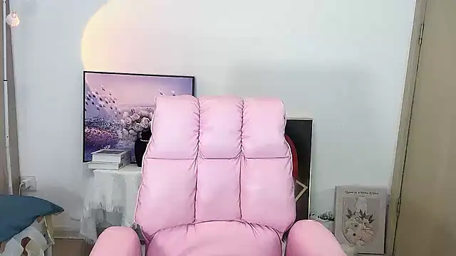 Snapshot of Mia-88-66 chatting on 12-05-24, 07:22 Mia-88-66 online show from 12-05-24, 07:22