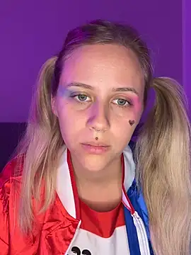 lunawolf21 online show from 10-18-25, 05:48