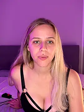 lunawolf21 online show from 10-24-25, 07:18