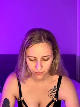 lunawolf21 online show from 11-17-25, 07:34