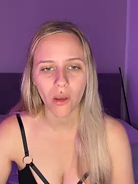 lunawolf21 online show from 10-21-25, 06:46