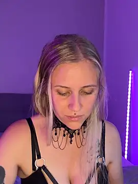 lunawolf21 online show from 09-27-25, 08:53