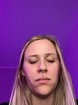 lunawolf21 online show from 03-04-25, 08:02