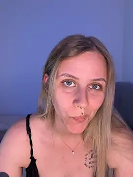 Snapshot of lunawolf21 chatting on 05-21-26, 06:55 lunawolf21 online show from 05-21-26, 06:55