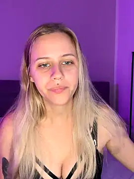 lunawolf21 online show from 10-20-25, 06:48