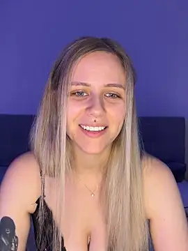 lunawolf21 online show from 12-18-25, 07:35