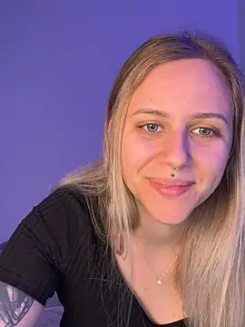 lunawolf21 online show from 02-12-26, 08:25