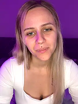 lunawolf21 online show from 11-21-25, 07:29