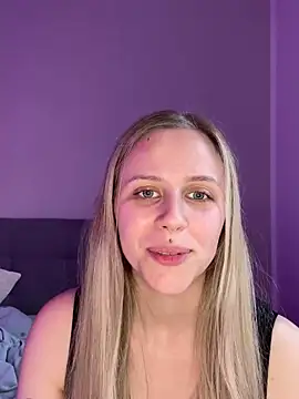 lunawolf21 online show from 03-10-25, 08:17