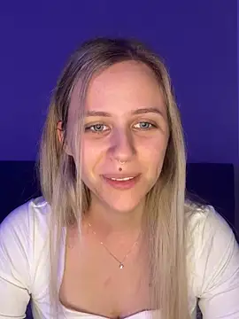 lunawolf21 online show from 12-23-25, 07:29