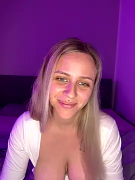 lunawolf21 online show from 11-26-25, 07:47