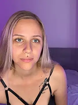 lunawolf21 online show from 09-18-25, 06:27