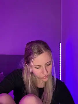 lunawolf21 online show from 03-03-25, 05:41