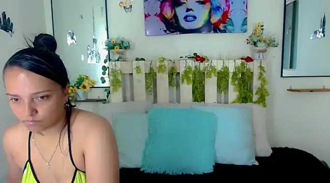 Sharon et Khloe12 online show from 12-17-24, 09:05