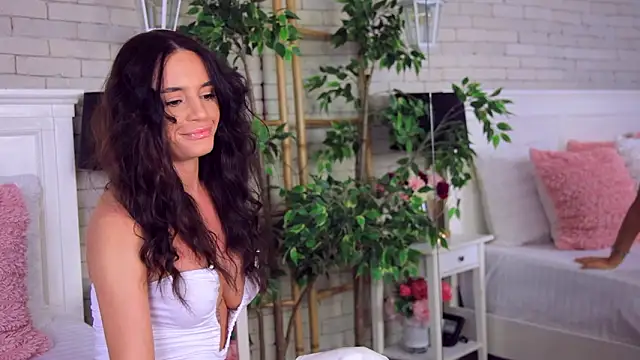 Snapshot of CarlaWhite chatting on 02-24-26, 04:35 CarlaWhite online show from 02-24-26, 04:35