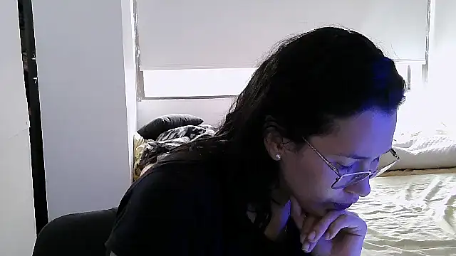 luxandracon23 online show from 10-11-25, 04:08