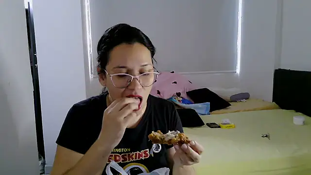 luxandracon23 online show from 10-10-25, 05:36