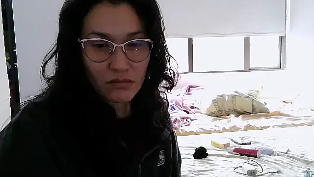luxandracon23 online show from 10-12-25, 06:20