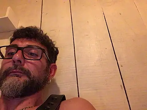 Snapshot of trebord77 chatting on 02-03-26, 04:54 trebord77 online show from 02-03-26, 04:54