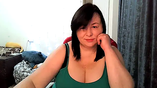 Snapshot of EmiliaLooo chatting on 01-12-26, 03:35 EmiliaLooo online show from 01-12-26, 03:35