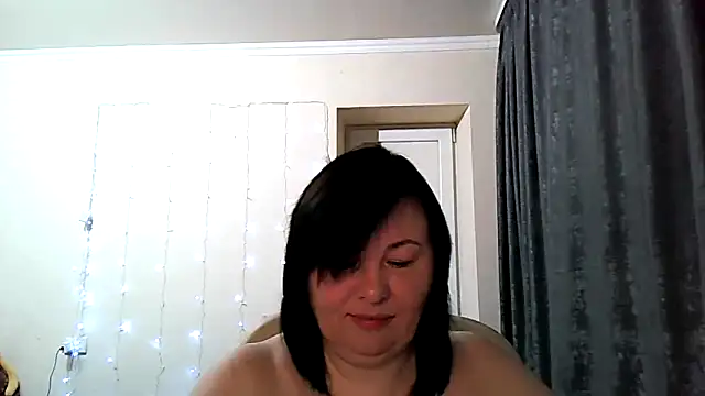 EmiliaLooo online show from 02-27-26, 04:01