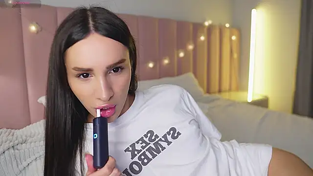 Kim Oberlin  online show from 11-30-25, 04:41