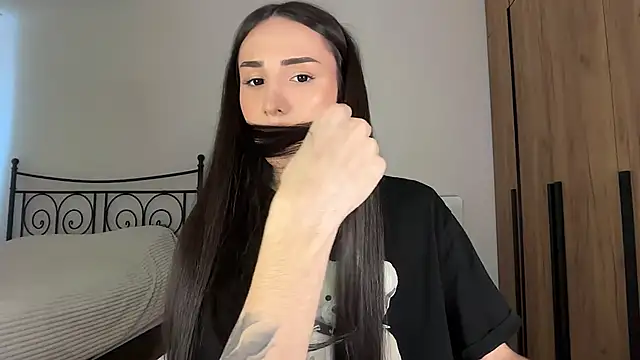 Kim Oberlin  online show from 04-01-26, 01:52