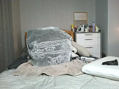 unknownguy 7 online show from 12-02-25, 04:09