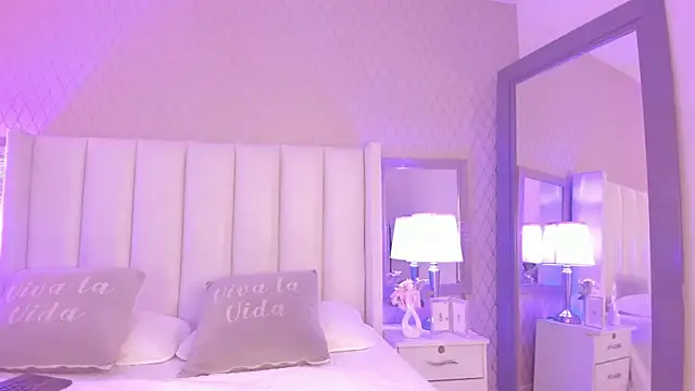 Snapshot of SophiaSmiiths_ chatting on 07-18-26, 10:18 SophiaSmiiths online show from 07-18-26, 10:18
